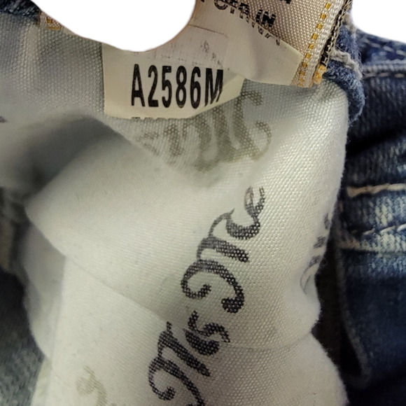 Miss Me Women's Embroidered Denim Jean Shorts Medium Wash Sonoma Blue Size 26 - Picture 6 of 6